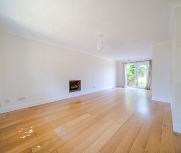 Fox Dene, Godalming, GU7 - Photo 1