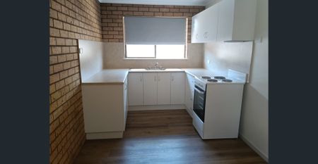 Neat 2 Bedroom Unit - Photo 4