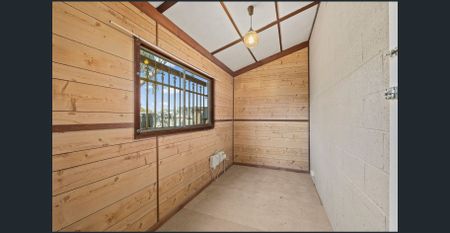 Retro Home with a 15 minute walk to the Beach! - Photo 2