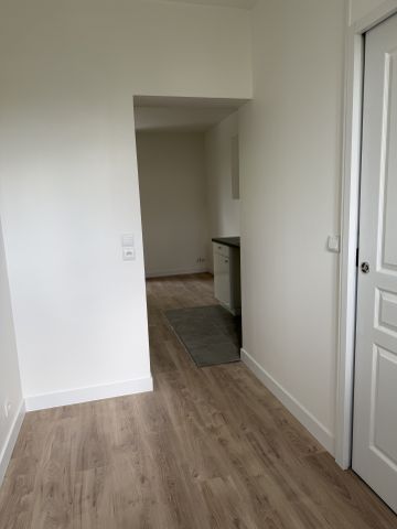 Location Appartement 1 pièce 22m² ST MAUR DES FOSSES 94210 - Photo 2