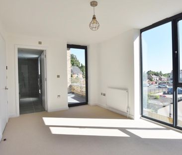 The Mount, Hale Barns, Altrincham, WA15 - Photo 3