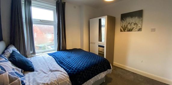 1 bedroom in a house share to rent - Photo 2