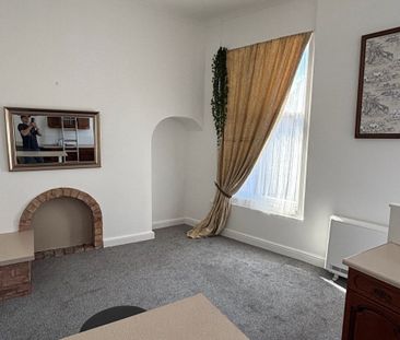 High Street - Photo 3