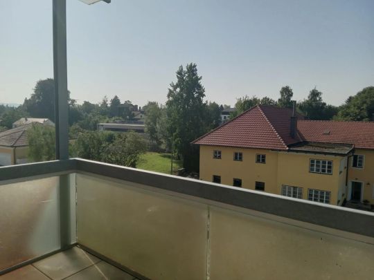 Sonnige, großzügige 3-Zimmer-Wohnung mit überdachtem Balkon und möblierter Küche in zentraler Lage in Ried - Foto 1