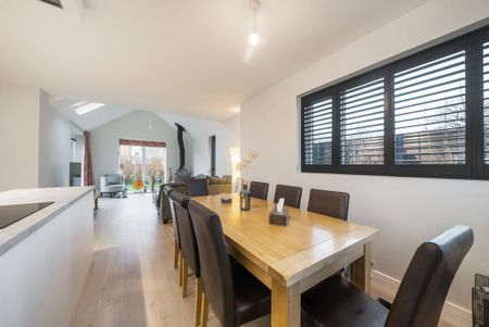 3 bedroom detached house to rent - Photo 2