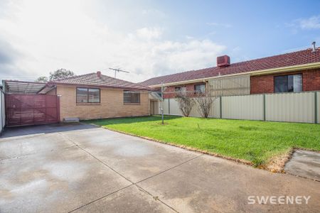 Stunning Family Living In Prime Location! - Photo 4