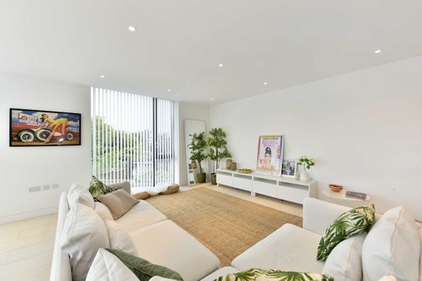 Latitude House, Oval Road, NW1 - Photo 1