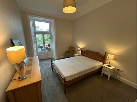 3 bedroom flat to rent - Photo 3