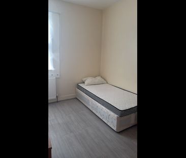 Room in a Shared House, Rosebank Road, E17 - Photo 1