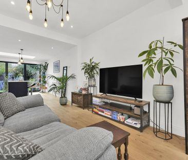 3 bedroom terraced house to rent - Photo 3