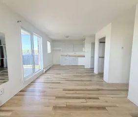 1 room apartment of 70m² in Quebec - Photo 2