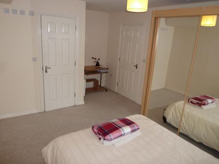2 bedroom flat to rent - Photo 2
