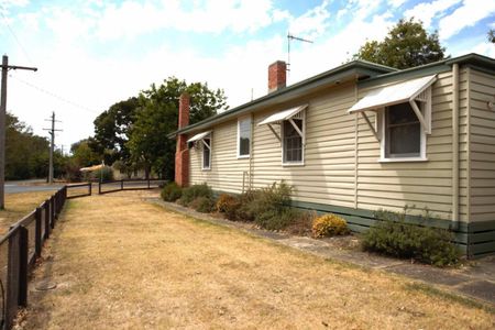 Classically Restored Country Family Home - Photo 4