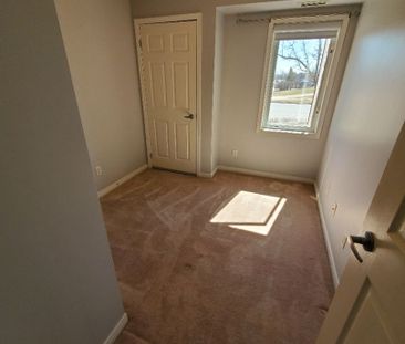 For Lease - 136 Aspen Springs Drive Unit# 101, Clarington, Ontario - Photo 5