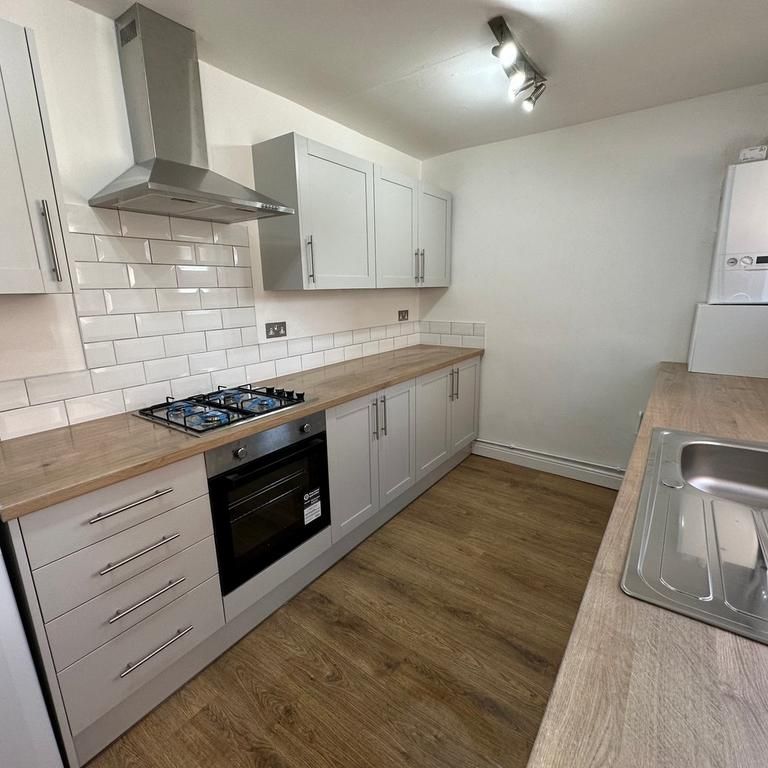 2 bedroom terraced house to rent - Photo 1