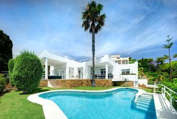 Villa with Sea Views for Rent in La Quinta Golf