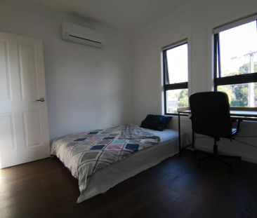 Glen Waverley - Photo 2