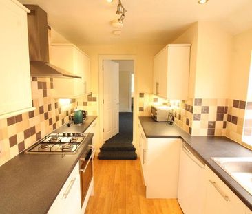 3 bedroom flat to rent - Photo 3