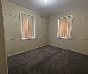 3 BEDROOM HOME IN CONVENIENT LOCATION!!! - Photo 2