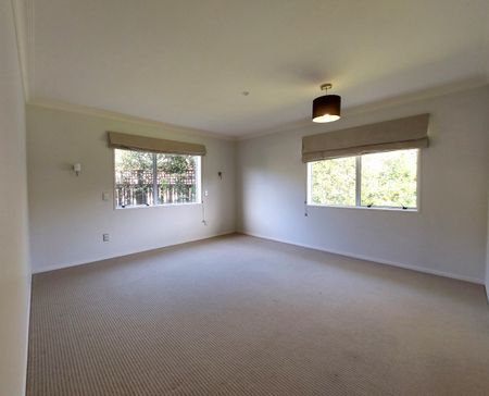 Large Family Four Bedroom Home in Matua! Matua - Photo 3