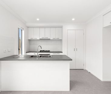 Spacious & Stylish Living in Rockbank - Photo 5