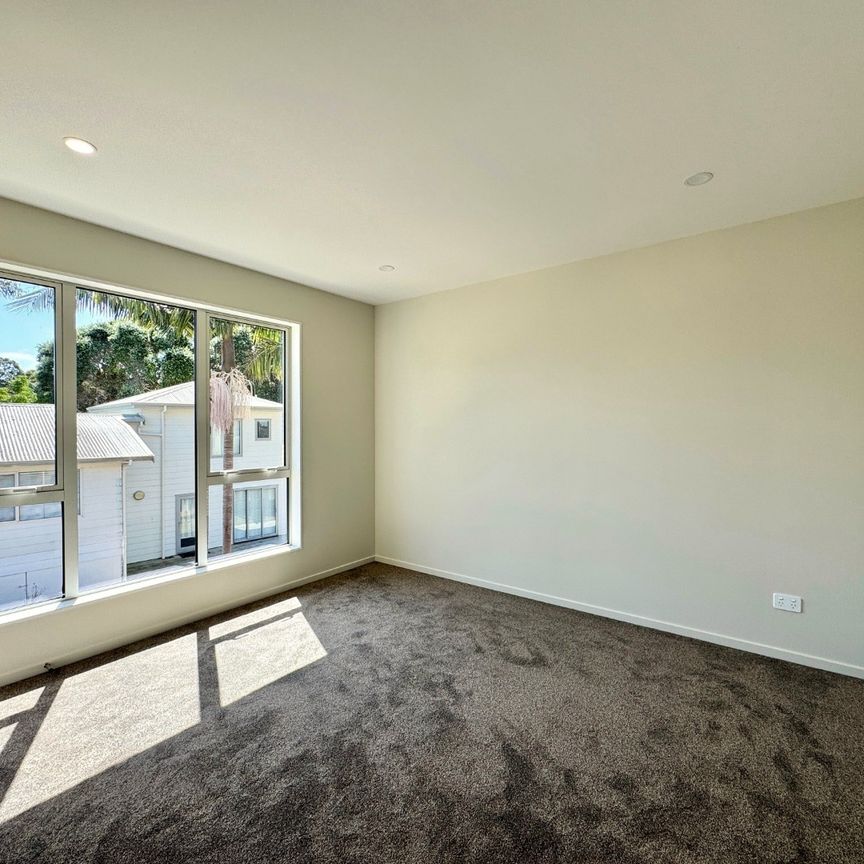Unit 2, 118 Pigeon Mountain Road, Half Moon Bay, Auckland - Photo 1
