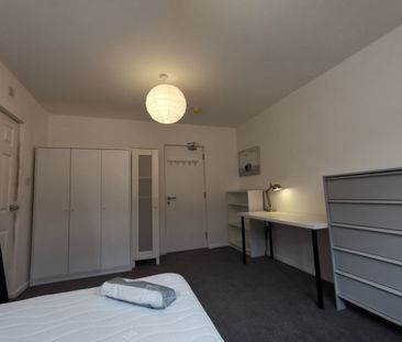 1 bed Apartment for Rent - Photo 2