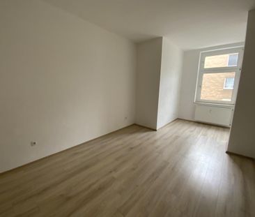 Große familienfreundliche Wohnung mit neuen Badezimmer! - Photo 2