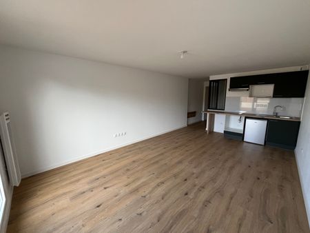 Location Appartement 1 pièce 39m² CASTELNAUDARY 11400 - Photo 4