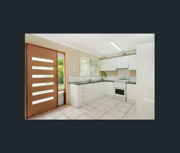 Beautifully Updated Family Home in a Prime Location - Photo 2