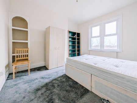 2 Bed Flat, Whipps Cross Road, E11 - Photo 3