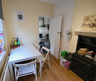 4 bedroom semi-detached house to rent - Photo 2