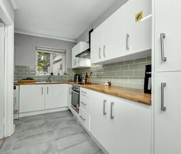 This delightful two bedroom apartment offers a rare opportunity to ... - Photo 6