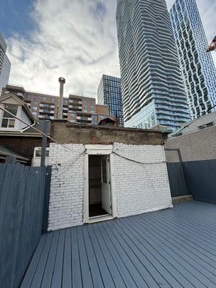 For Lease - 132 Dundas Street Unit# Upper, Toronto, Ontario - Photo 1