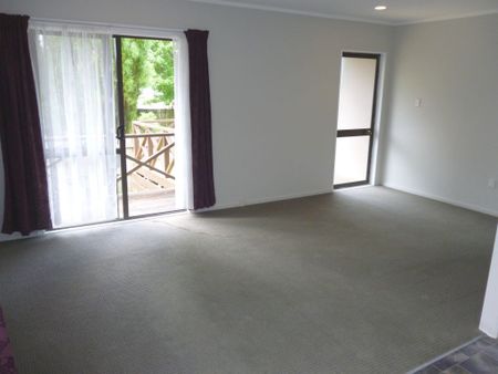 Property Management37 Childers Rd, Ranui - House for Rent - Photo 3