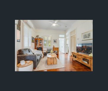 Classic Queenslander on Large Block – Walk to Waterfront, Schools &... - Photo 4