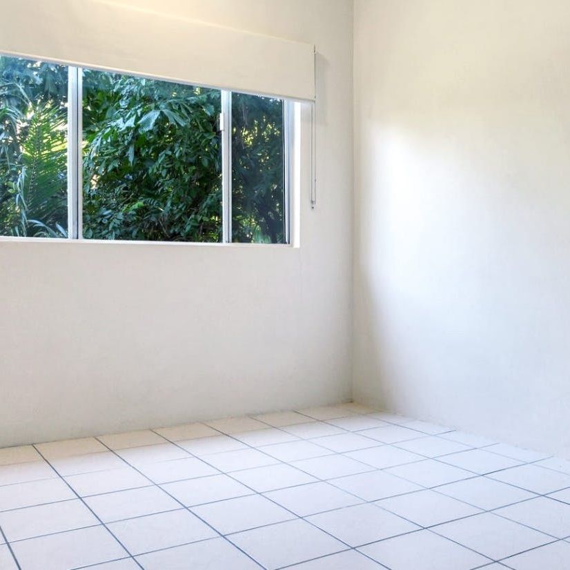 TIDY UNIT, GREAT LOCATION - Photo 1