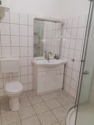 Ein - Zimmerwohnung mit neuer Küche + Balkon zu vermieten! (Inkl. Strom + Heizkosten) - Photo 1