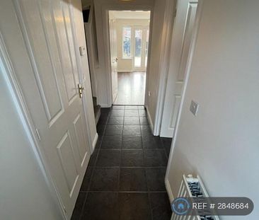 3 bedroom semi-detached house to rent - Photo 3