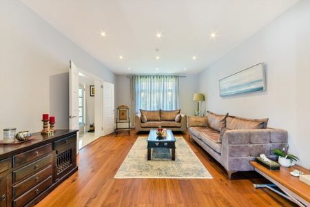 6 bedroom detached house to rent - Photo 5