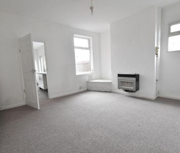 3 bedroom end of terrace house to rent - Photo 1