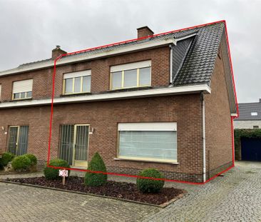 Halfopen bebouwing met drie slaapkamers en dubbele garage - Foto 3