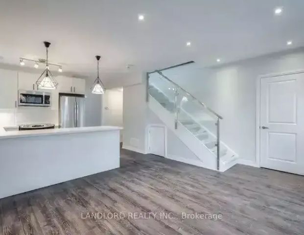 Multi-Level Upper Unit In The Heart Of Roncy | 82 Parkway Avenue, Toronto - Photo 1