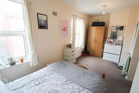 Highbury Lane, Meanwood, LS6 4HF, Leeds - Photo 4