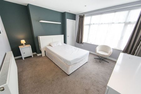 Estcourt Terrace, Headingley, Leeds - Photo 3