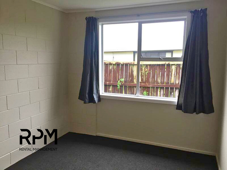 Charming 2BR Flat in Bell Block - Photo 4