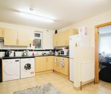 3 bedroom flat to rent - Photo 1