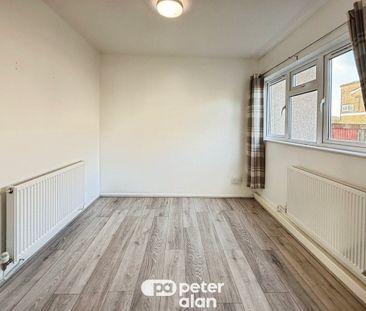 West View, Taffs Well, CARDIFF - Photo 5