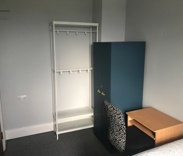 6 bedroom, 2 en-suite house - Photo 6