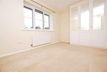 Wyvern Close, Ash Vale, Aldershot, Surrey, GU12 - Photo 4